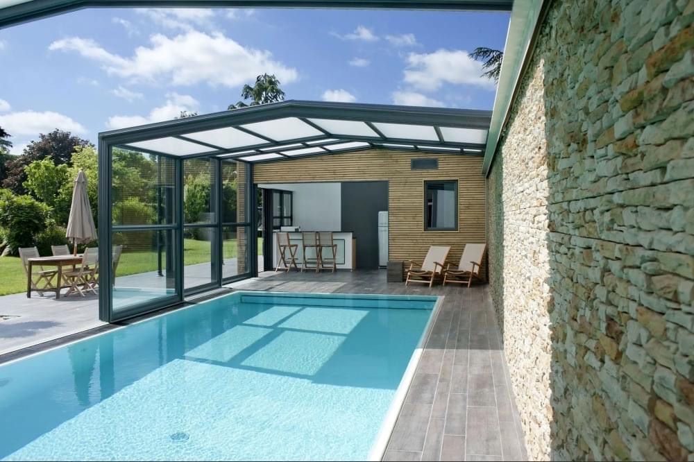 Piscine avec abri télescopique vendée